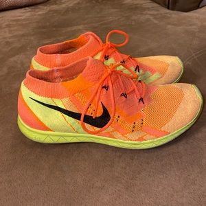 Women’s size 9 Nike Flyknit free run running shoes